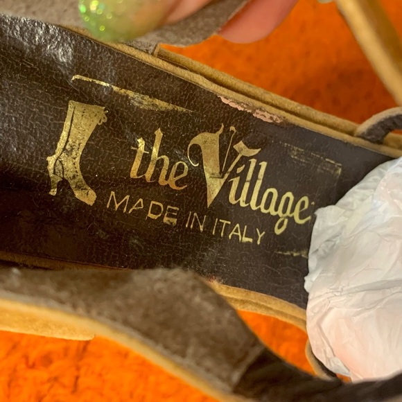 True Vintage 70s Golden Velvet Platform Sandals Size 7.5/8 - Picture 6 of 6